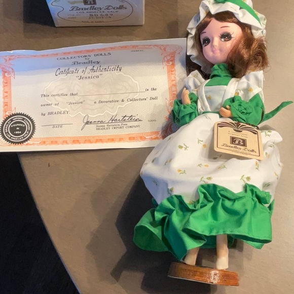 Bradley Dolls Jessica VINTAGE mint in the box with certificate. New condition. - Picture 2 of 8